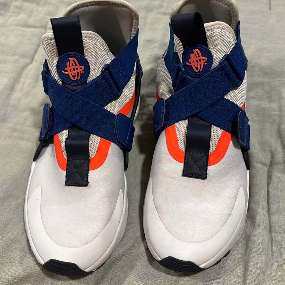 Women’s  size 7.5. Nike shoe